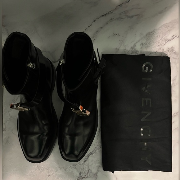 Gevinchy Black Squared Buckle Ankle Boots - Picture 8 of 10